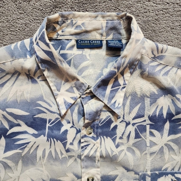 Cache Creek Hawaiian Button Up Shirt Large Blue Floral Short Sleeve Lightweight - Picture 2 of 13